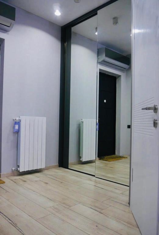 apartment pirosmani18 room 2
